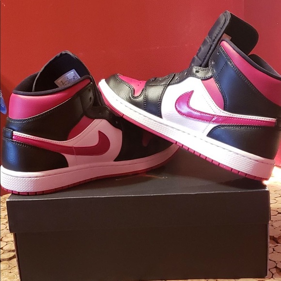 Jordan 1 mid bred - Picture 1 of 7